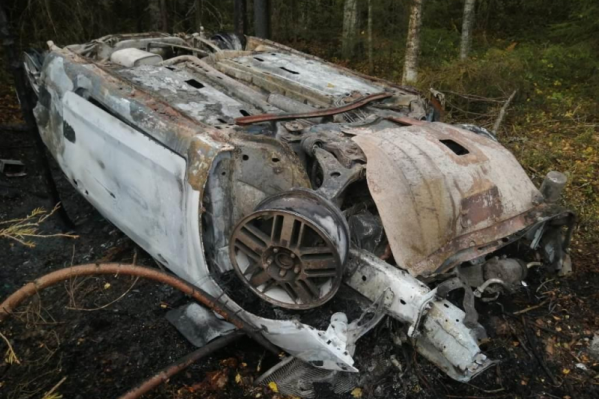 После аварии автомобиль превратился в груду железа После аварии автомобиль превратился в груду железа 