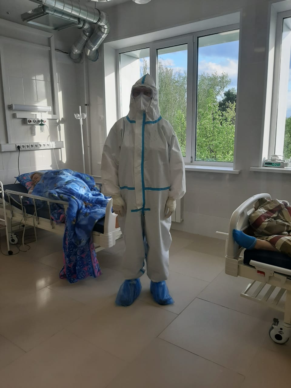 Несколько врачей ковид-госпиталя заразились в начале пандемии, когда средства защиты были хуже, говорит Ирина Несколько врачей ковид-госпиталя заразились в начале пандемии, когда средства защиты были хуже, говорит Ирина