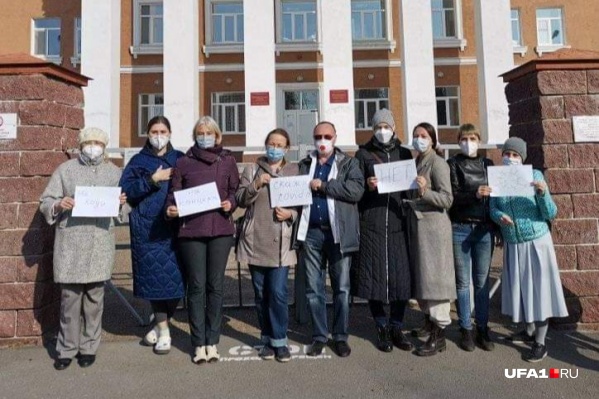 Врачи рекомендуют посмотреть концерт дома по телевизору Врачи рекомендуют посмотреть концерт дома по телевизору