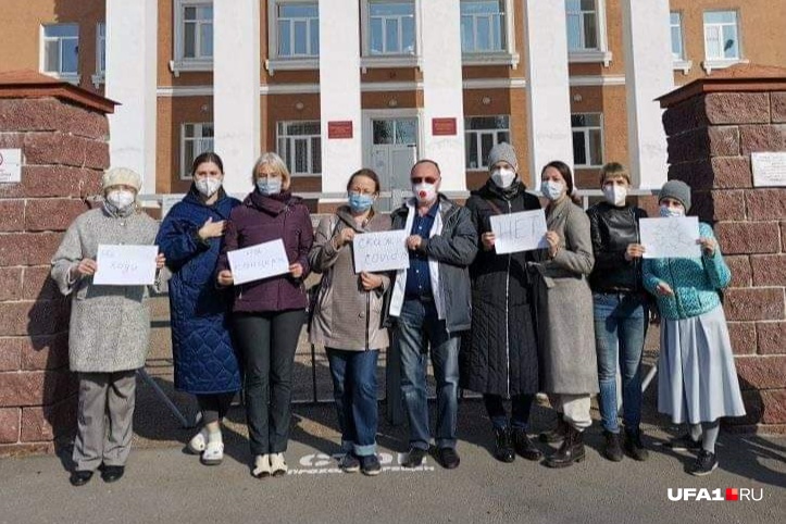 Врачи рекомендуют посмотреть концерт дома по телевизору Врачи рекомендуют посмотреть концерт дома по телевизору