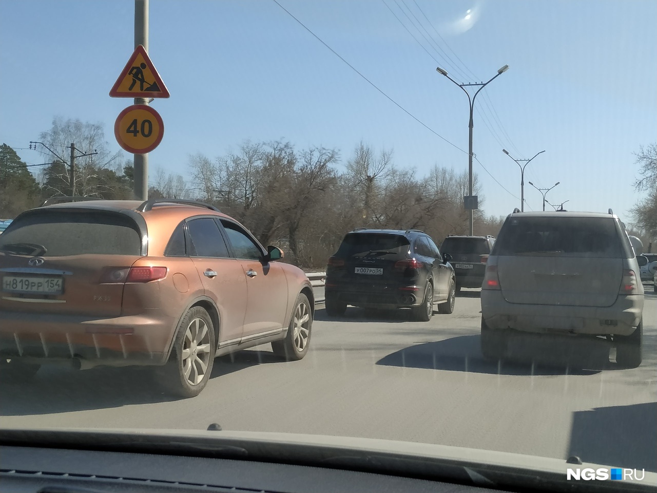 В Новосибирске собралась большая пробка на Бердском шоссе — там ремонтируют дорогу