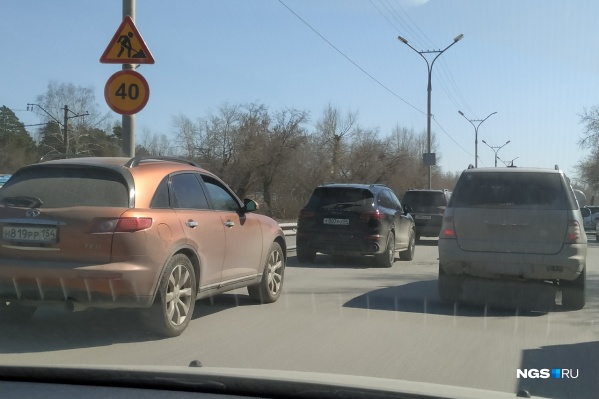 Скорость движения на участке ограничили до 40 км/ч Скорость движения на участке ограничили до 40 км/ч