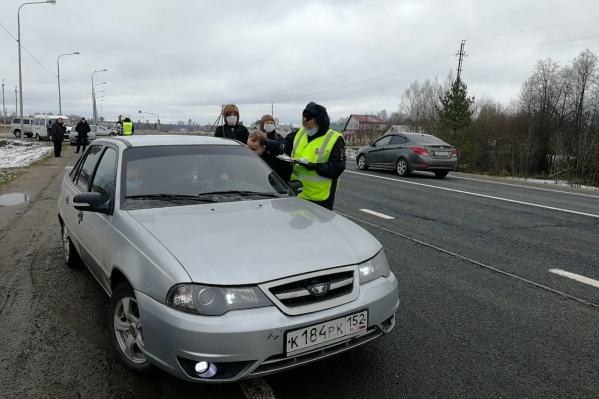 За 1,5 суток на границе Ярославской области для проверки остановили три тысячи машин За 1,5 суток на границе Ярославской области для проверки остановили три тысячи машин