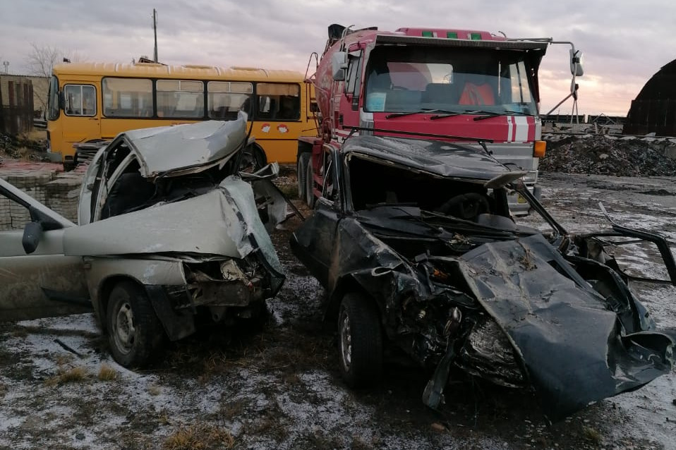 На новосибирской трассе столкнулись два ВАЗа — один из водителей погиб