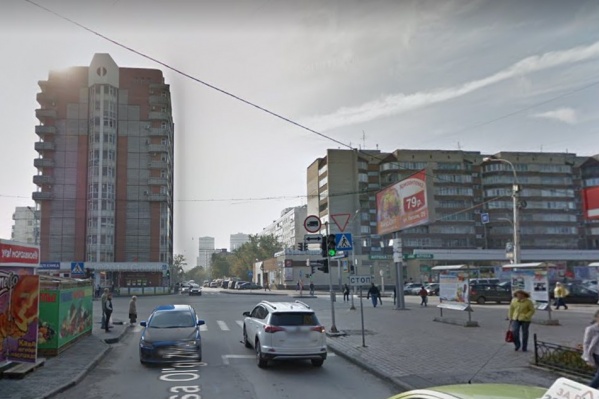 Пешехода сбили в районе этого перекрестка Пешехода сбили в районе этого перекрестка