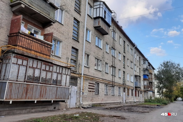 Генеральный директор КГК напомнил о том, что полномочия предприятия-поставщика и управкомпаний в вопросе подачи тепла разделяются, каждый отвечает за своё Генеральный директор КГК напомнил о том, что полномочия предприятия-поставщика и управкомпаний в вопросе подачи тепла разделяются, каждый отвечает за своё 