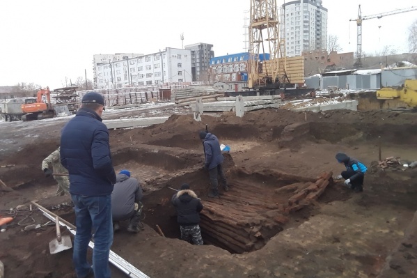 Раскопки ведут на улице Кирова уже около месяца Раскопки ведут на улице Кирова уже около месяца