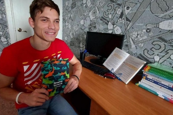 Игорь Агапитов поступил в седьмой класс школы в 23 года Игорь Агапитов поступил в седьмой класс школы в 23 года