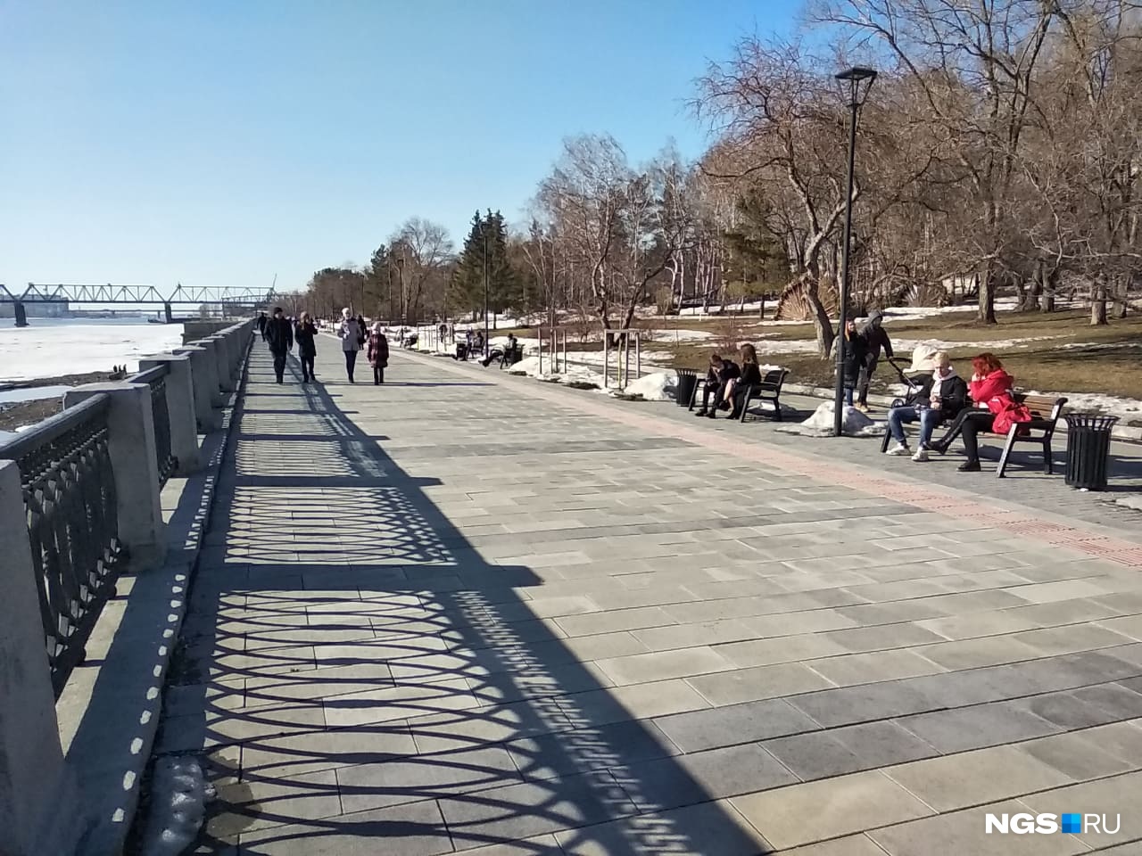 Немного идиллии на Михайловской набережной. Кажется, новости о постановлении Травникова ещё не дошли сюда Немного идиллии на Михайловской набережной. Кажется, новости о постановлении Травникова ещё не дошли сюда 
