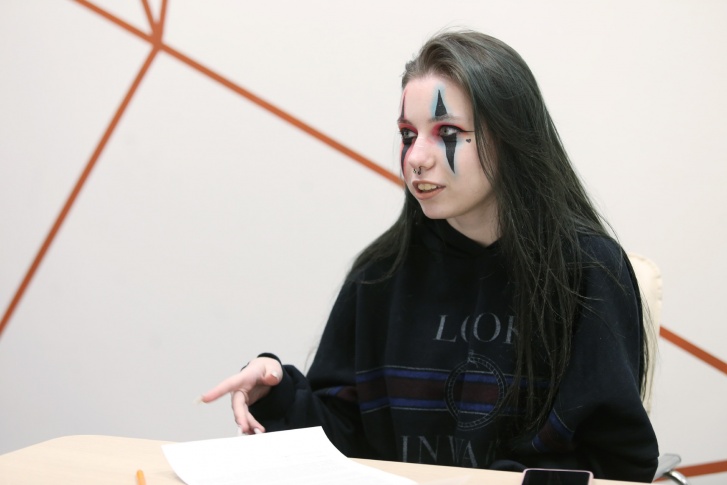 Школьница считает, что важно в любой ситуации оставаться собой Школьница считает, что важно в любой ситуации оставаться собой