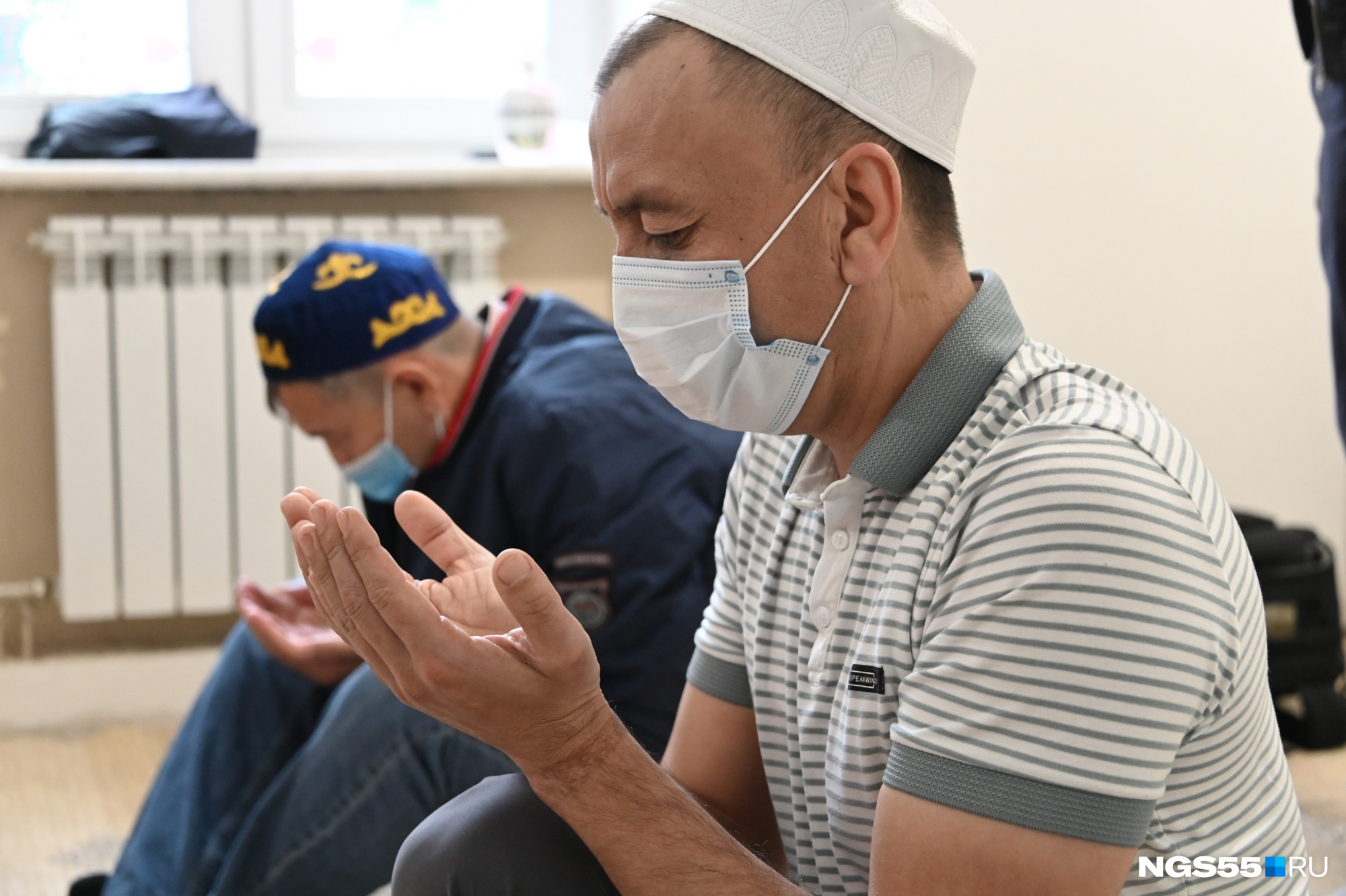 Ураза-байрам в самоизоляции: служащие мечети в Старом Кировске провели закрытую молитву