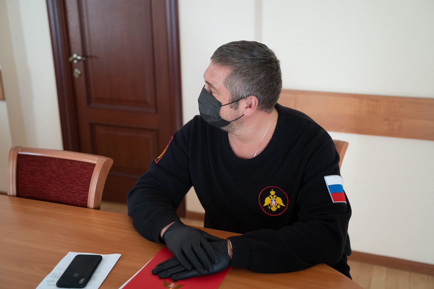 На заседание думы пришёл детский омбудсмен в полном обмундировании На заседание думы пришёл детский омбудсмен в полном обмундировании