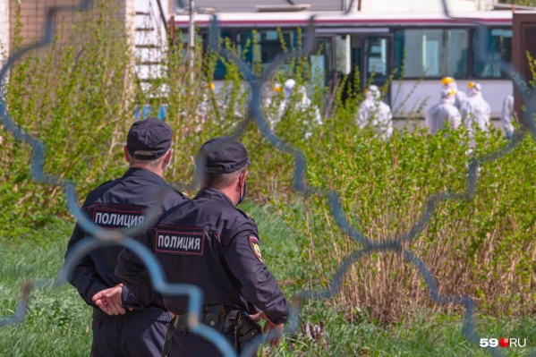 8 мая вахтовиков встретили в пермском аэропорту 8 мая вахтовиков встретили в пермском аэропорту
