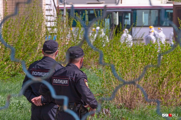 8 мая вахтовиков встретили в пермском аэропорту 8 мая вахтовиков встретили в пермском аэропорту