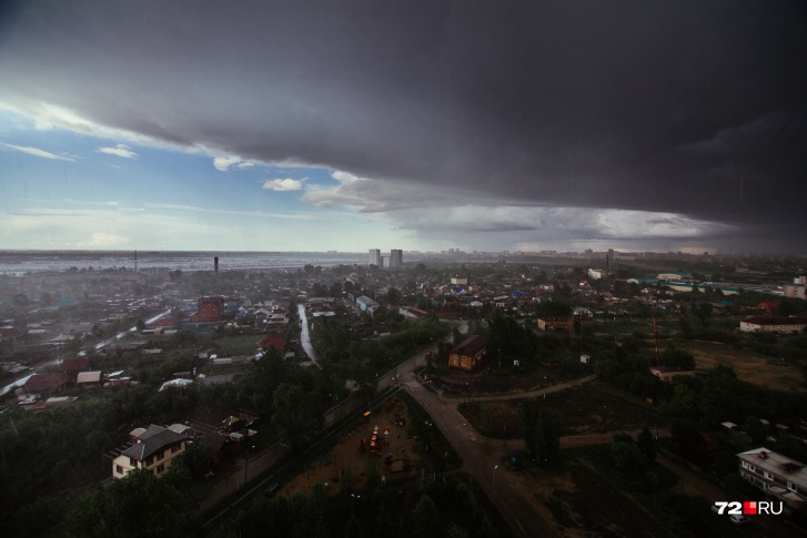 Тюмень еще на прошлой неделе оказалась <a href="https://72.ru/text/summer/69428980" target="_blank" class="_">в поле дождевой облачности</a>, а похолодание обеспечивает арктическое вторжение. Но всё это безобразие вот-вот должно кончиться Тюмень еще на прошлой неделе оказалась <a href="https://72.ru/text/summer/69428980" target="_blank" class="_">в поле дождевой облачности</a>, а похолодание обеспечивает арктическое вторжение. Но всё это безобразие вот-вот должно кончиться