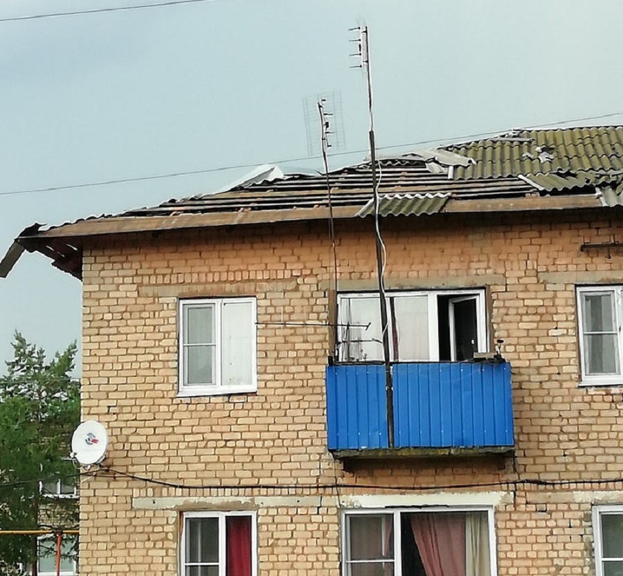 Вырванные деревья и сломанные крыши: в селе под Волгоградом пронесся мощный ураган