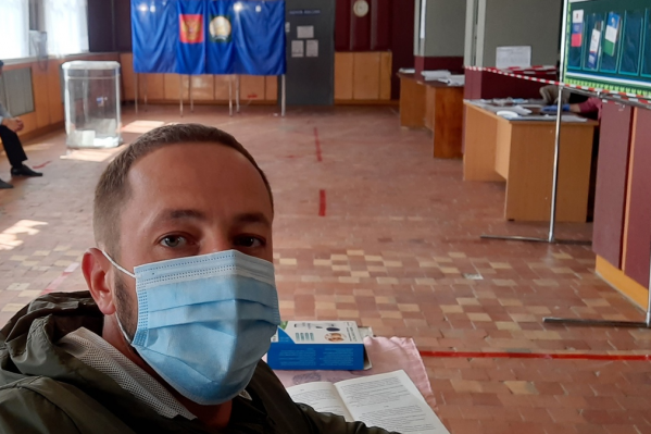 Руслан Нуртдинов вызвался быть наблюдателем, чтобы посмотреть, как проходит голосование, лично Руслан Нуртдинов вызвался быть наблюдателем, чтобы посмотреть, как проходит голосование, лично