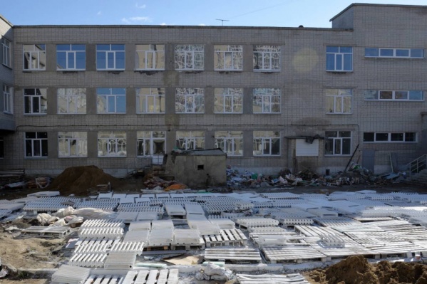 Школу <nobr class="_">№ 11</nobr> закрыли на ремонт почти год назад Школу <nobr class="_">№ 11</nobr> закрыли на ремонт почти год назад