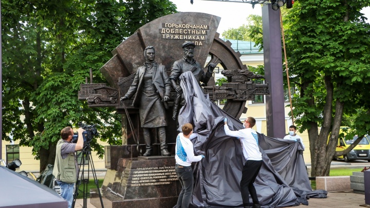 «От эскиза до финала за два месяца»: в Нижнем Новгороде установили памятник труженикам тыла ВОВ