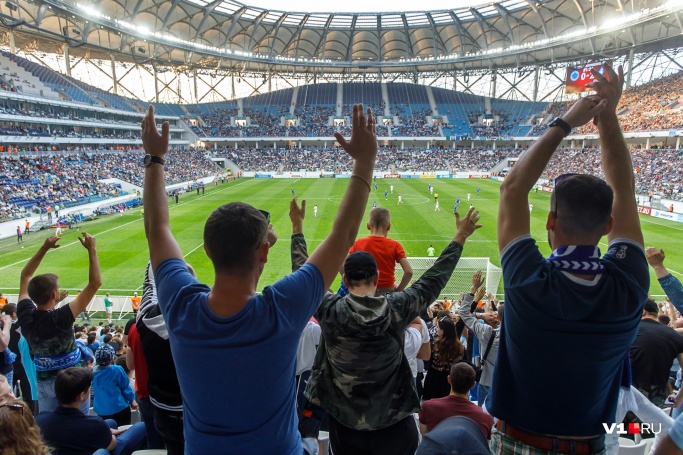 Окатит с головы до ног: на стадионе «Волгоград Арена» показали, как работают туннели дезинфекции