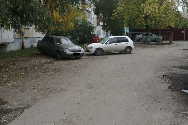 Авария произошла в одном из дворов по улице Урицкого Авария произошла в одном из дворов по улице Урицкого