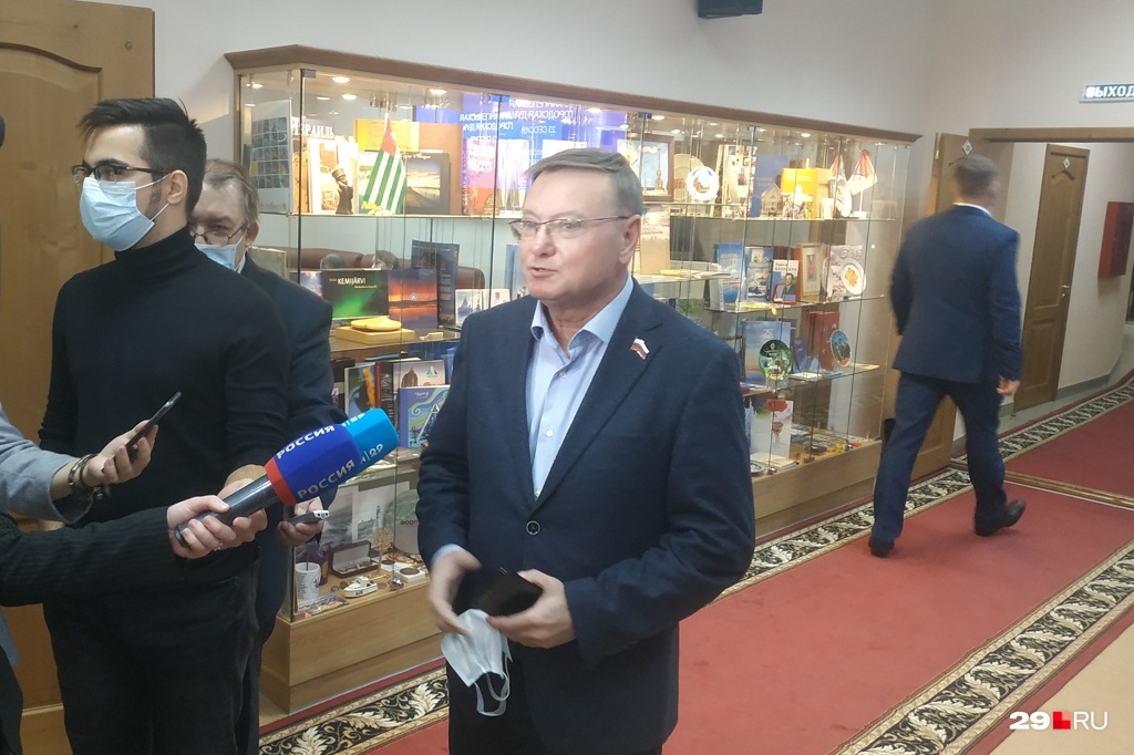 Сергей Малиновский считает, что Сергей Роднев хорош в знании транспортной системы Архангельска, но для города это мало Сергей Малиновский считает, что Сергей Роднев хорош в знании транспортной системы Архангельска, но для города это мало