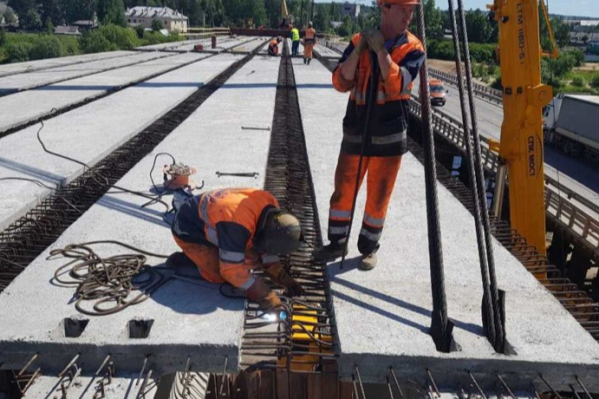 Закончить работы на мосту должны в конце 2020 года Закончить работы на мосту должны в конце 2020 года