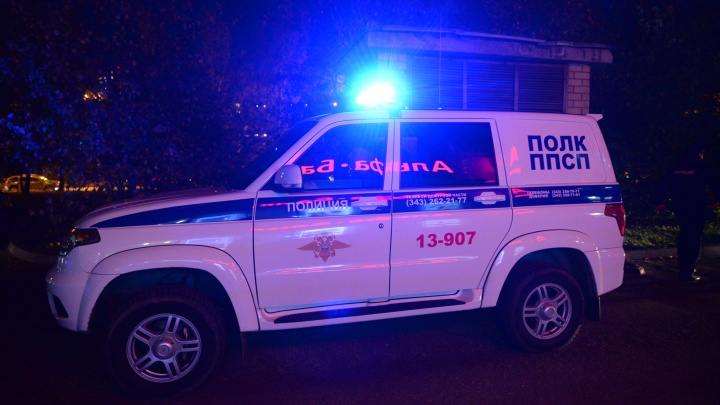 В Екатеринбурге мужчина с кастетом напал на курьера и ограбил его. Вором оказался повар из местного кафе