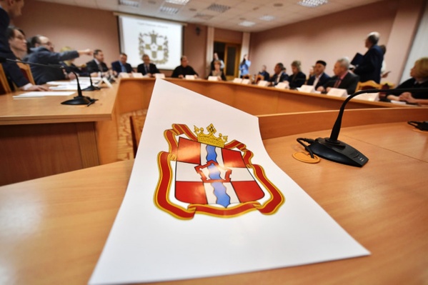 Прежний герб Омской области устарел, поэтому пришлось придумывать новый Прежний герб Омской области устарел, поэтому пришлось придумывать новый