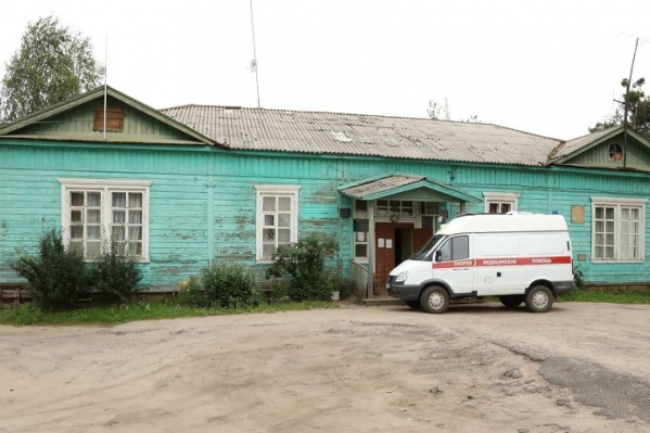 В состав больницы входят отделения терапии, хирургии, гинекологии, педиатрии, женская консультация, детская и взрослая поликлиники, стационар<br> В состав больницы входят отделения терапии, хирургии, гинекологии, педиатрии, женская консультация, детская и взрослая поликлиники, стационар<br>