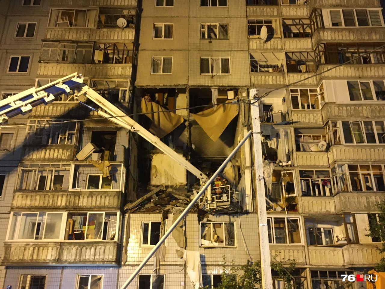 Пожар потушили, завалы продолжают разгребать Пожар потушили, завалы продолжают разгребать