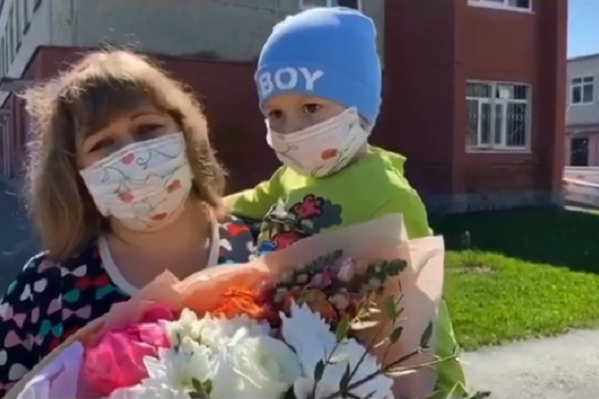 Мама Левы поблагодарила врачей 40-й больницы Мама Левы поблагодарила врачей 40-й больницы
