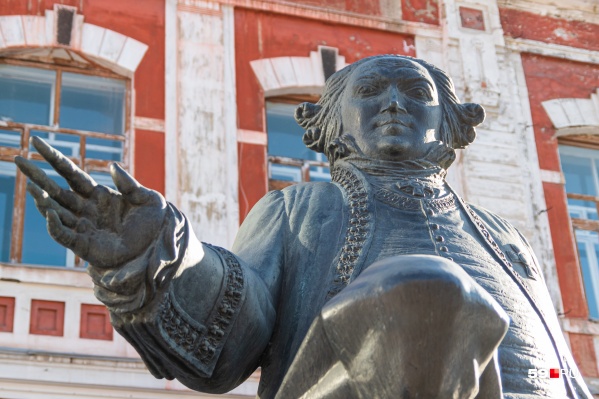 Памятник Гралю установлен у больницы № 2 Памятник Гралю установлен у больницы № 2