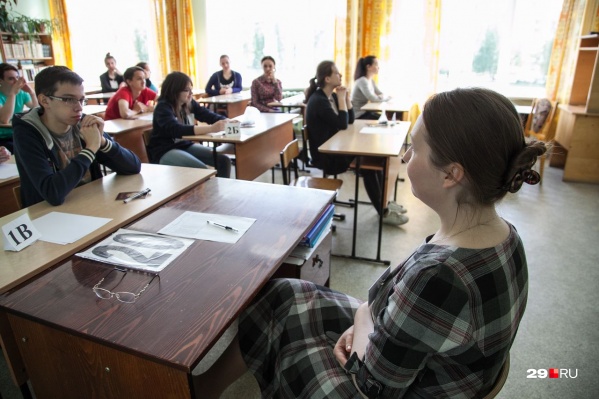 В Архангельской области сдают ЕГЭ почти <nobr class="_">6 тысяч</nobr> человек В Архангельской области сдают ЕГЭ почти <nobr class="_">6 тысяч</nobr> человек