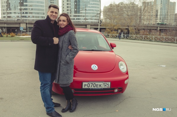 Евгения и Артем ездят на автомобиле два года Евгения и Артем ездят на автомобиле два года