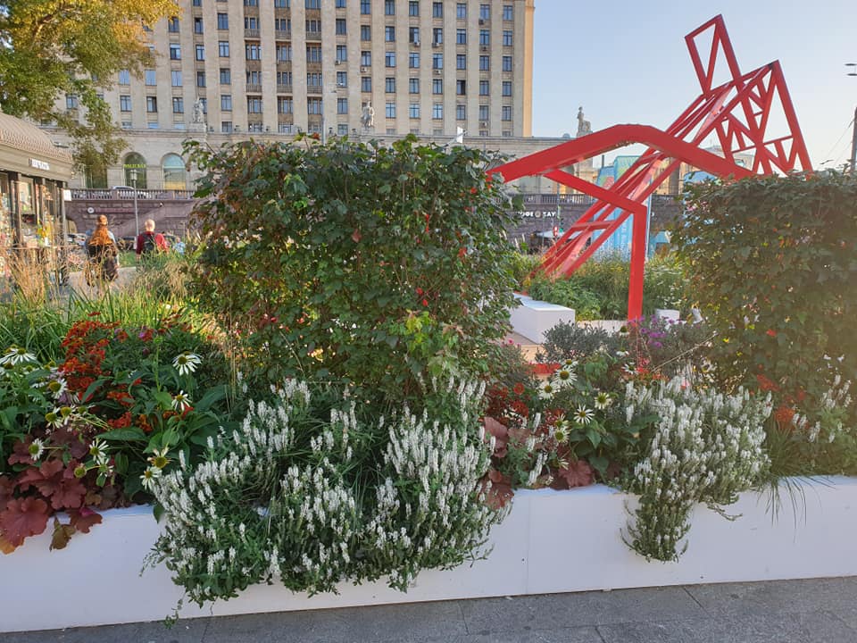 «Красный сад» архитектурно-ландшафтного центра «Архиленд» на Баррикадной площади в Москве