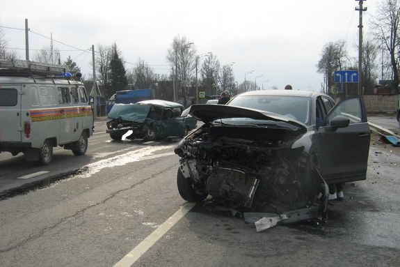 Авария на трассе М-8 случилась около полудня Авария на трассе М-8 случилась около полудня