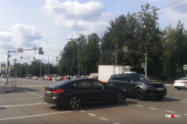 Перекрёсток в центре Ярославля остался без светофоров Перекрёсток в центре Ярославля остался без светофоров