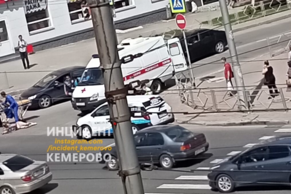 Одна из женщин госпитализирована в тяжёлом состоянии, вторая — в состоянии средней степени тяжести Одна из женщин госпитализирована в тяжёлом состоянии, вторая — в состоянии средней степени тяжести
