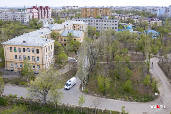 Умерших от коронавируса везут в морг при 4-й больнице Умерших от коронавируса везут в морг при 4-й больнице