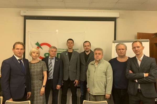 В центре — победители голосования Владислав Постников и Дмитрий Трынов В центре — победители голосования Владислав Постников и Дмитрий Трынов