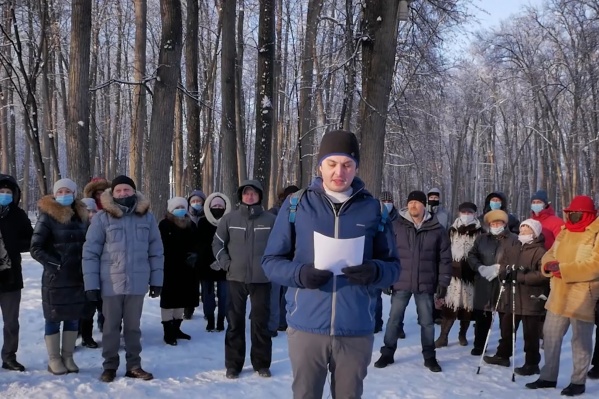 По словам активистов, вырубка леса рядом с телевышкой — опасна для жизни По словам активистов, вырубка леса рядом с телевышкой — опасна для жизни