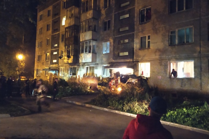 На месте работали специалисты экстренных служб На месте работали специалисты экстренных служб
