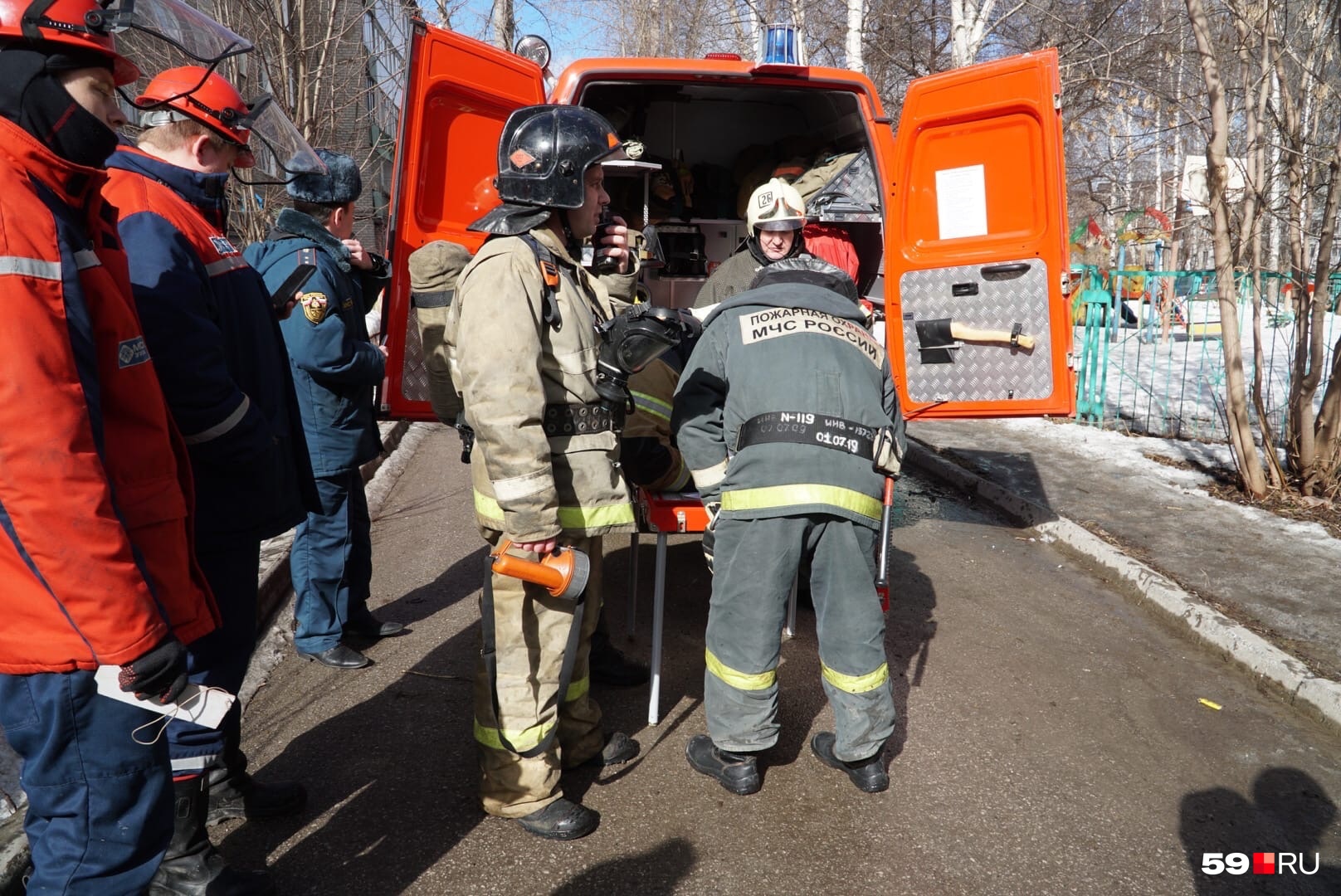 На месте все экстренные службы На месте все экстренные службы