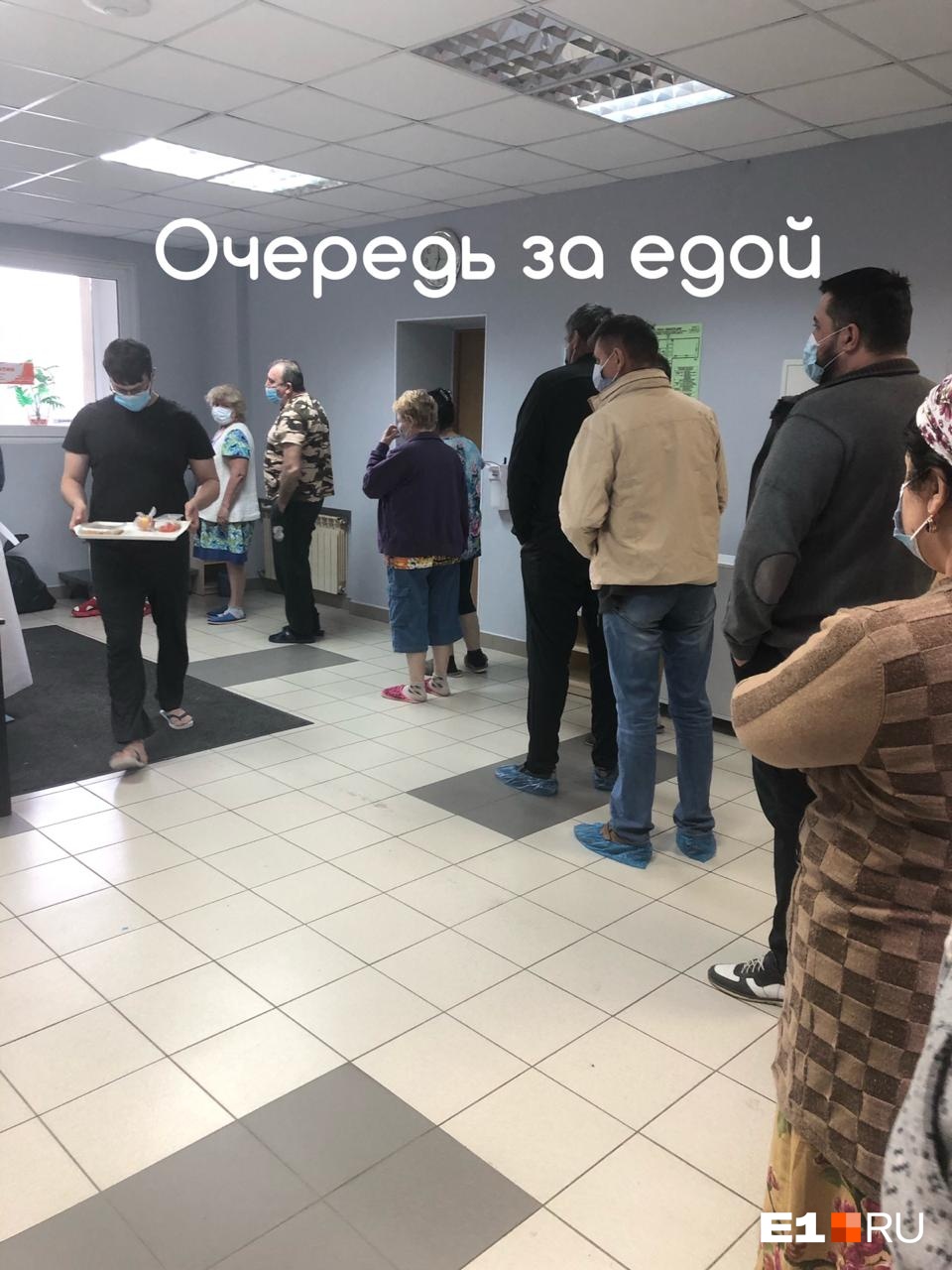 А так выглядит очередь за едой А так выглядит очередь за едой