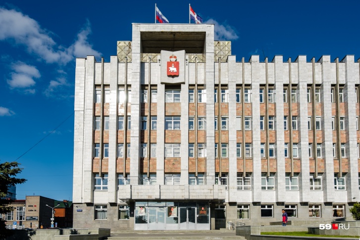 Кто займет кабинет в здании правительства, жители Пермского края решат 13 сентября. Именно на эту дату запланированы выборы губернатора
