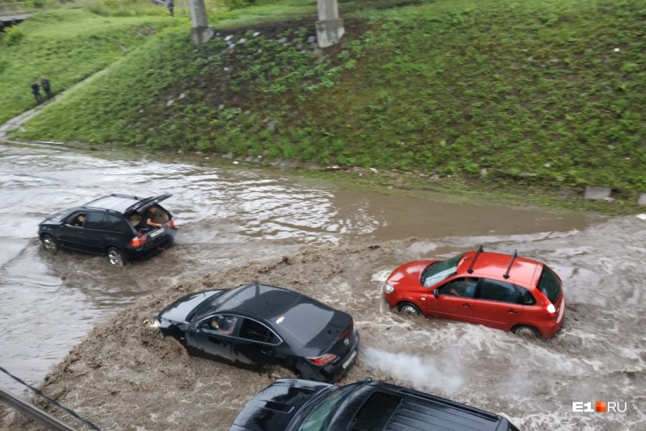 «Ответственность будет»: мэр Екатеринбурга — о Шефской, которая во время дождей уходит под воду