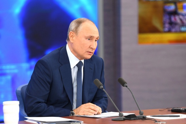 Владимир Путин пообещал сделать прививку от коронавируса, когда до него дойдет очередь Владимир Путин пообещал сделать прививку от коронавируса, когда до него дойдет очередь