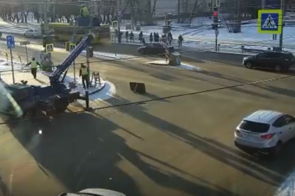 Авария произошла в двух шагах от автобусной остановки Авария произошла в двух шагах от автобусной остановки