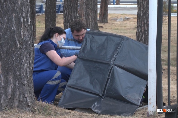 Тело мужчины провисело на парковке несколько часов Тело мужчины провисело на парковке несколько часов